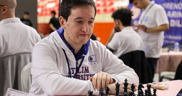 Burdur'da Üniversiteler Arası Satranç Şampiyonası Başladı