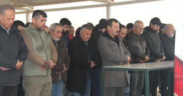 Burdur'daki Trafik Kazasında Hayatını Kaybeden Anne ve Oğlu Antalya'da Defnedildi