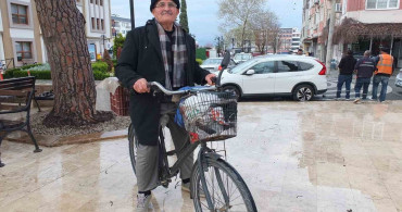 Burhaniye'de 81 Yaşındaki Adamın Bisiklet Tutkusu