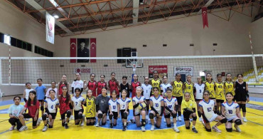 Burhaniye’de gençler spor ve sanatla tek yürek oluyor