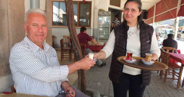 Burhaniye'de Kahvehanelerde Süt Servisi
