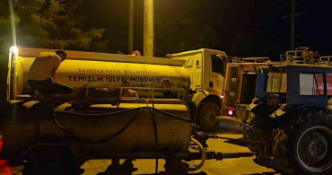Burhaniye’de örtü yangınına müdahale devam ediyor