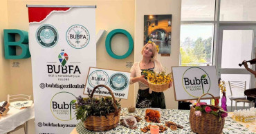 Burhaniye'de Renkli Bahar Şenliği Coşkusu