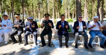 Burhaniye'de şehitlikler ziyaret edildi