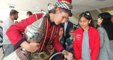 Burhaniye'deki Yıl Sonu Sergisinde Osmanlı Şerbeti İkramı