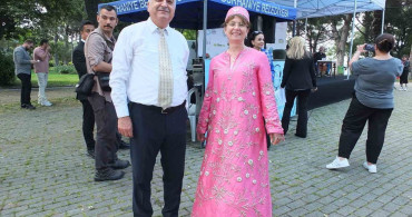 Burhaniyeli Eğitmenin Eski Zaman Gelinliği İlgi Gördü