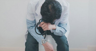 Burnu Kırılan Doktor Ameliyatı Yarım Bırakmadı