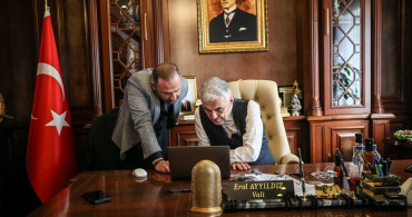 Bursa Valisi Erol Ayyıldız, Yılın Kareleri Oylamasına Katıldı