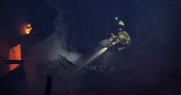 Bursa'da 2 Katlı Evde Yangın: 80 Yaşındaki Kazım Kaya Aranıyor