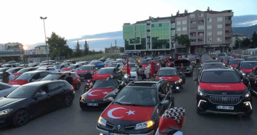 Bursa'da A Milli Takım coşkusu sokaklara taştı, 250 araçlık konvoy kenti turladı