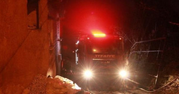 Bursa'da Ahşap Ev Yandı