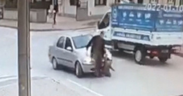 Bursa'da Akıl Almaz Kaza! Dede Ve Torununa Otomobil Çarptı