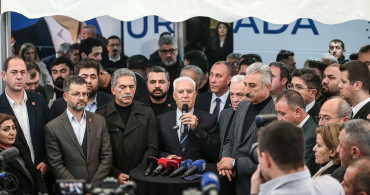 Bursa'da Belediye Başkanı Bozbey'e Fiziki Saldırı Girişi Başarısız Oldu