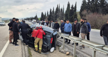 Bursa'da Devrilen Otomobil Kazasında 5 Yaralı