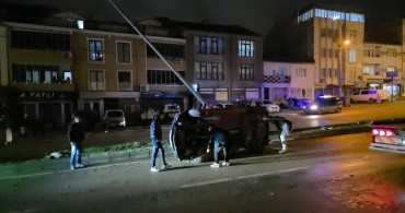 Bursa'da Devrilen Otomobilde Üç Yaralı