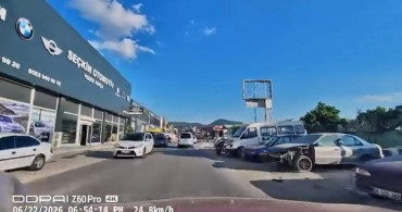 Bursa'da düşen eşyasını almak isteyen sürücü tehlikeli anlar yaşadı