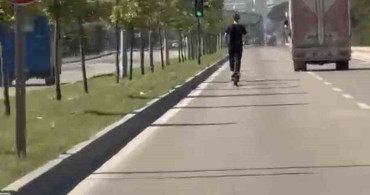 Bursa’da elektrikli scooter sürücüsünün tehlikeli yolculuğu görüntülendi
