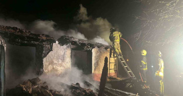 Bursa'da İki Katlı Ev Yangınla Kül Oldu