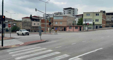 Bursa'da Kırmızı Işık Kazası: Güvenlik Kamerası Görüntüleri Ortaya Çıktı