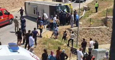 Bursa'da kontrolden çıkan halk otobüsü devrildi: bir yaralı