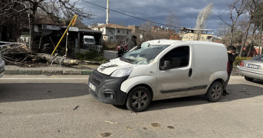 Bursa'da Kuvvetli Rüzgar Etkisini Gösterdi