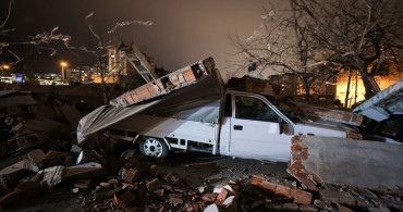 Bursa'da Kuvvetli Rüzgar Sonrası 10 Araç Hasar Gördü