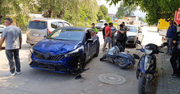 Bursa'da Motosiklet ve Otomobil Çarpışması: 1 Yaralı