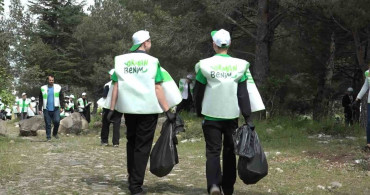 Bursa'da Öğrencilerden Çevre Temizliği Örneği
