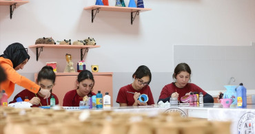 Bursa'da Ortaokul Öğrencileri Geleneksel Çömlek Yapımını Öğreniyor