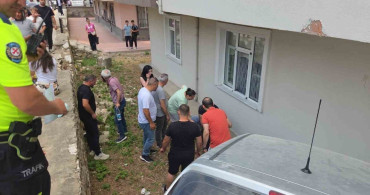 Bursa'da otomobil apartman bahçesine uçtu, facianın eşiğinden dönüldü