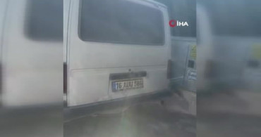 Bursa'da otomobil ve minibüs çarpıştı: 3 yaralı