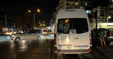 Bursa'da servis minibüsü refüje çıktı, 1 yaralı