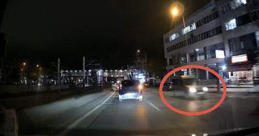 Bursa'da Ters Yönde Seyreden Araç Kameralara Yansıdı