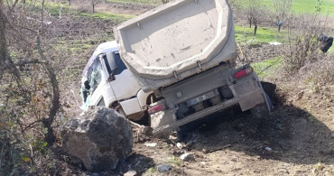 Bursa'da Tır ve Otomobil Çarpışması: 1 Ölü, 1 Yaralı