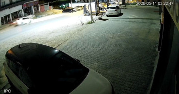 Bursa'da Uyku Halindeki Sürücü Park Halindeki Araçlara Çarptı