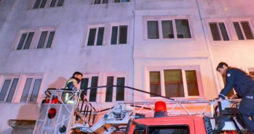 Bursa’da Uykuya Dalan Genç Ortalığı Ayağa Kaldırdı: Polis Eve Camdan Girdi