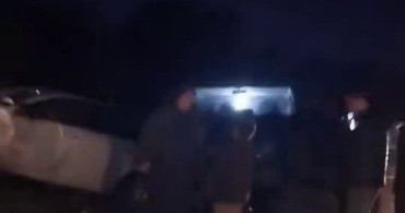 Bursa'da Yamaçtan Düşen Kayalar Araçlara Zarar Verdi