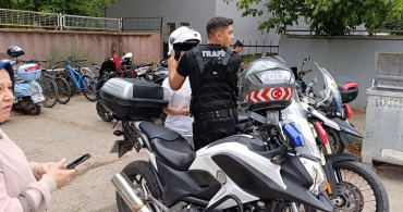 Bursa'da yanlış okula gelen adayların yardımına polis yetişti