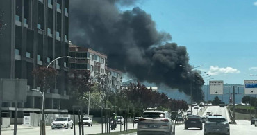 Bursa'da Yapı Malzemeleri Deposunda Büyük Yangın