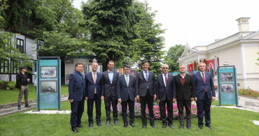 Bursa'da 'Zamanın Tanıkları' Sergisi Açıldı