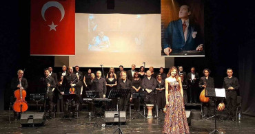 Bursa'da Zeki Müren Şarkıları Gecesi Coşkusu