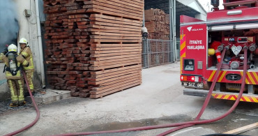 Bursa'daki Kereste Deposu Yangınında İş Yeri Sahibi Yaralandı