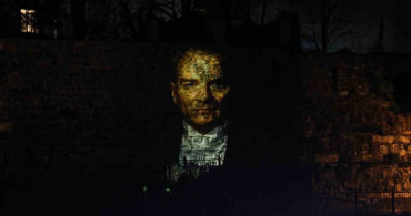 Bursa’nın 700 Yıllık Destanı Işık Gösterisiyle Anlatıldı