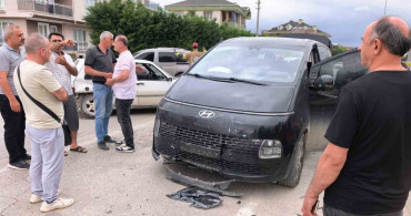 Bursa'nın İnegöl ilçesinde minibüs ile otomobil çarpıştı: 9 yaralı