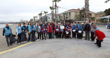 Büyükçekmece Sahili'nde Engelli İzcilerden Çevre Kirliliğine Protesto