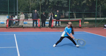 Büyükçekmece'de Bahar Şenliği'nde Tenis Keyfi