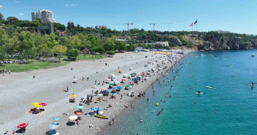Büyükşehir'den Konyaaltı Sahili'nde 7/24 temizlik mesaisi