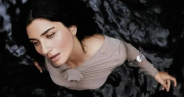 Büyüküstün’ün Paris Moda Haftası tarzı olay yarattı! “Görünce tadım kaçtı”
