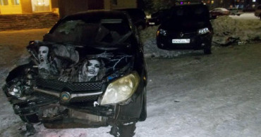 Buzlu Yolda Hız Yapan Sürücü Belediye Başkanına Çarptı 