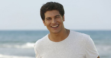 Çağatay Ulusoy'la Barışabilmek İçin Kapısında Yatmış